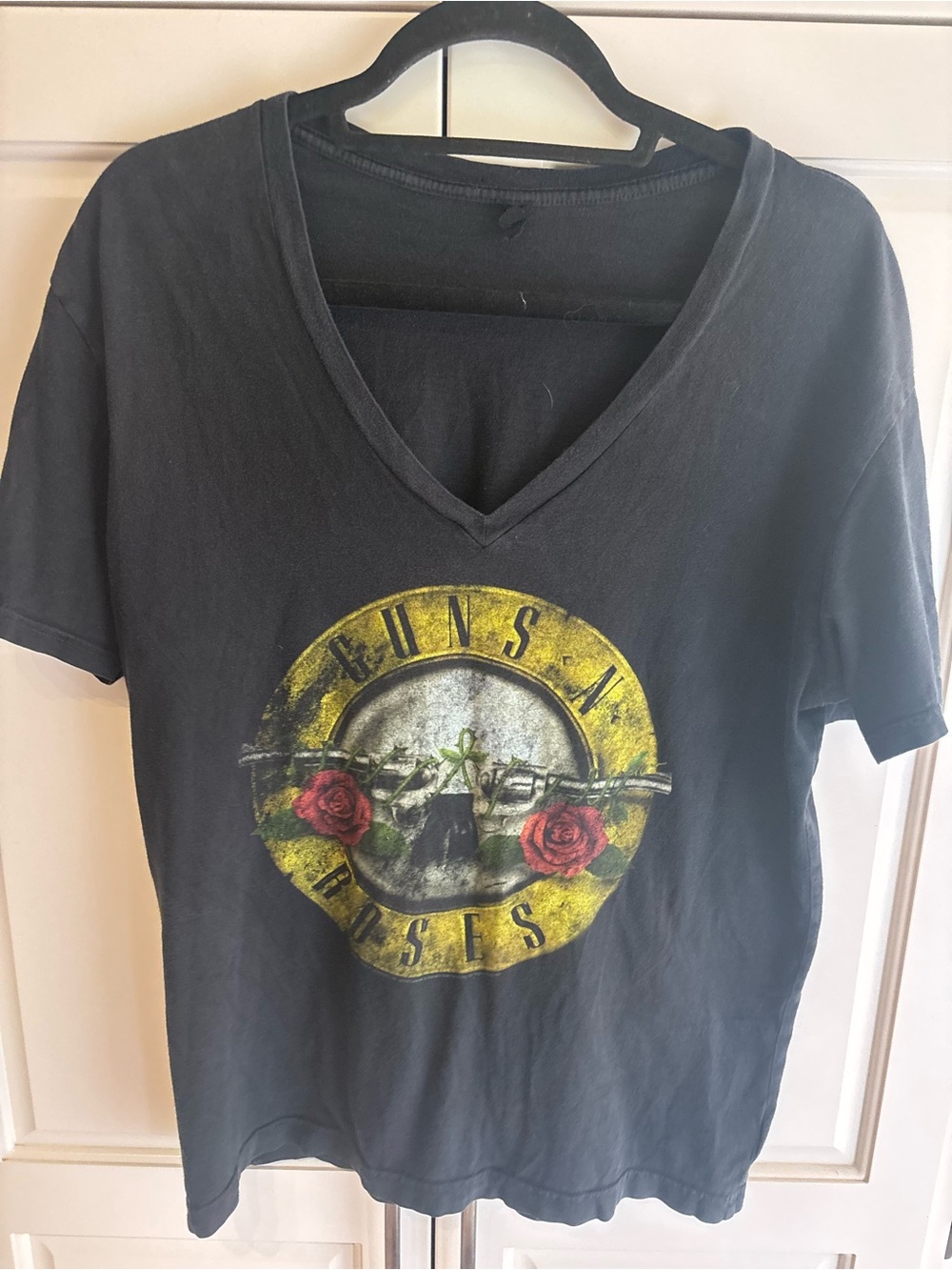Women's Black Graphic V-Neck Tee large guns n roses